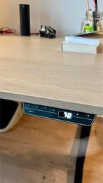 Ahrend Bureau - In hoogte electronisch verstelbaar, Ophalen of Verzenden, In hoogte verstelbaar, Zo goed als nieuw, Bureau