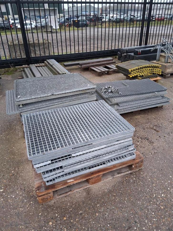 Diverse verzinkte looproosters circulair., Doe-het-zelf en Verbouw, IJzerwaren en Bevestigingsmiddelen, 100 tot 250 mm, Ophalen