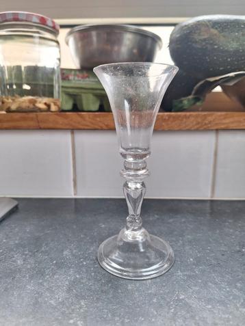 18e eeuws Balusterglas beschikbaar voor biedingen