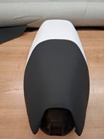 Zadel voor Peugeot Speedfight 1 + 2 - kleuren vrij te kiezen, Fietsen en Brommers, Brommeronderdelen | Scooters, Nieuw, Ophalen of Verzenden