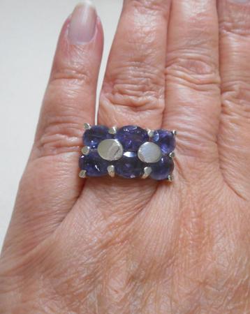 Zilveren royale ring met paarse stenen maat 17.5 nr.2074 beschikbaar voor biedingen