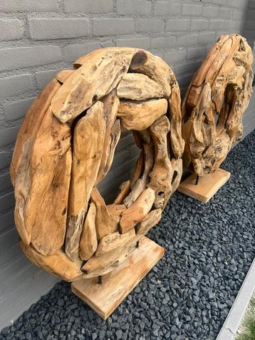 2x ROND TEAK ORNAMENT OP EEN VOET merk cozies beschikbaar voor biedingen