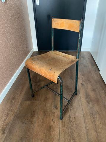 Te koop: vintage retro schoolstoeltje beschikbaar voor biedingen