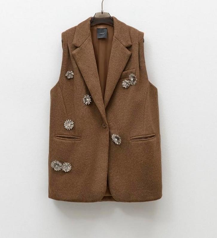 LUMINA wollig gilet camel met afneembare broches S/M en M/L, Kleding | Dames, Bodywarmers, Nieuw, Bruin, Verzenden