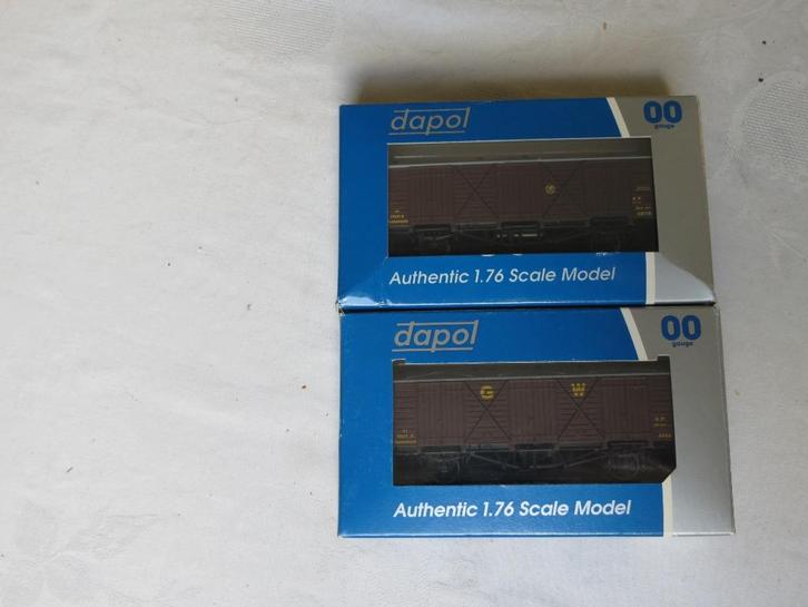 Dapol OO  twee Britse goederenwagens, Hobby en Vrije tijd, Modeltreinen | H0, Zo goed als nieuw, Wagon, Gelijkstroom, Overige merken
