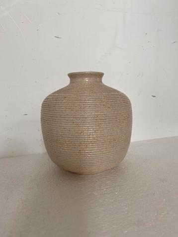 Vaas Koninklijke Plateelbakkerij Gouda , jaren 70 beschikbaar voor biedingen