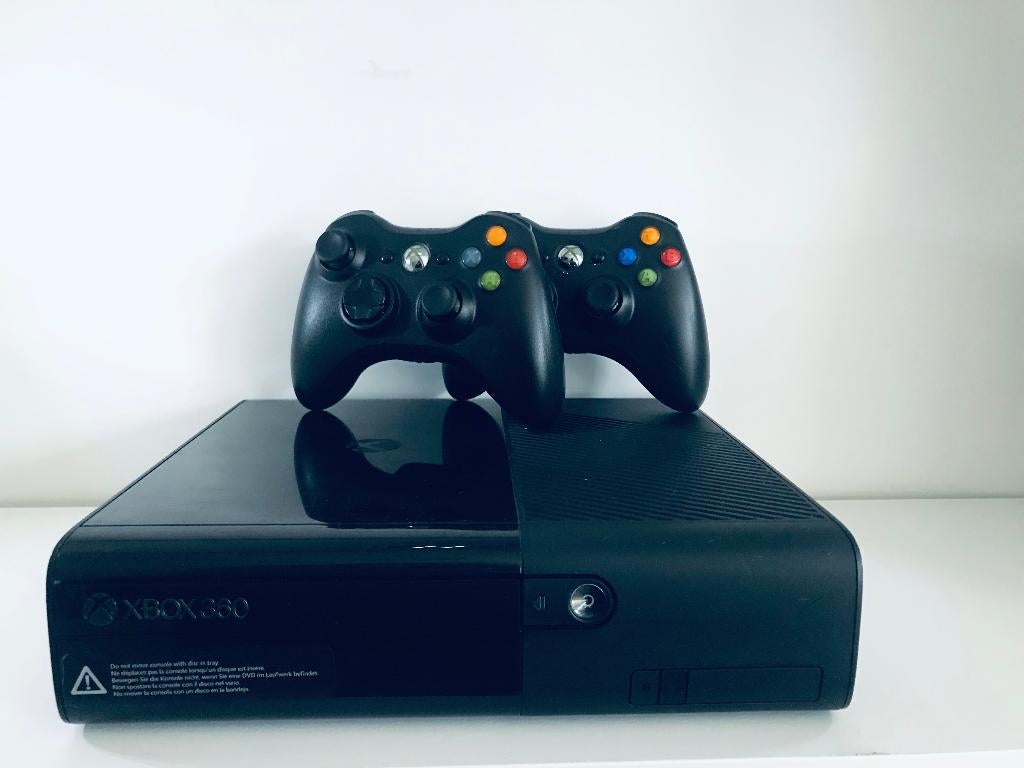 Xbox 360 Console New Slim - 250GB + 2 Controllers + Kabels, Spelcomputers en Games, Spelcomputers | Xbox 360, 360 E, Verzenden