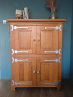Stevige ruime opbergkast van Eikenhout, Antiek en Kunst, Antiek | Meubels | Kasten, Ophalen