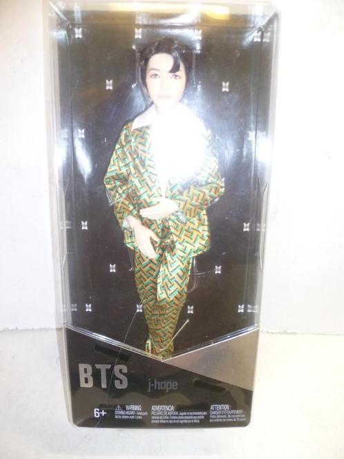 BTS K Pop Zuid Koreaanse Boy Band J Hope pop 28cm in doos, Verzamelen, Film en Tv, Nieuw, Actiefiguur of Pop, Ophalen of Verzenden