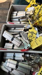 Yale sloten, Doe-het-zelf en Verbouw, Hang- en Sluitwerk, Ophalen of Verzenden, Zo goed als nieuw, Slot