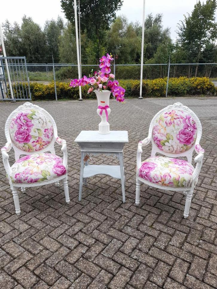 2 x brocante fauteuils opnieuw gestoffeerd 225.00 p.s, Antiek en Kunst, Antiek | Meubels | Stoelen en Banken, Ophalen of Verzenden