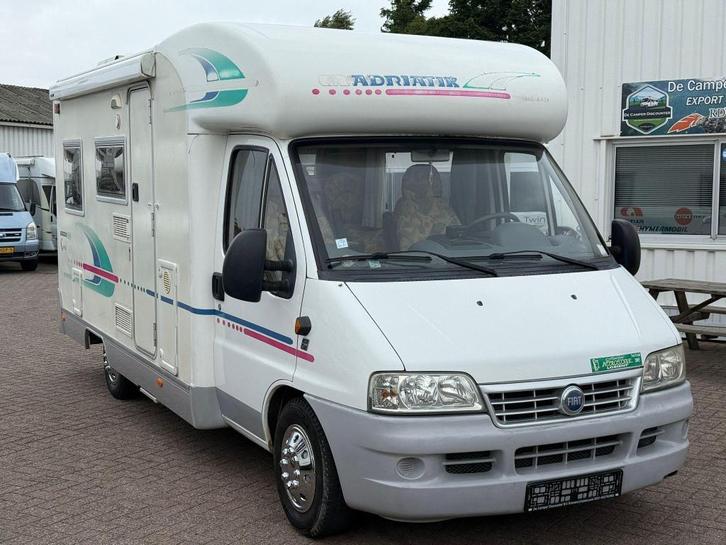 Adriatik Coral 590 DS Frans bed model 2003, Caravans en Kamperen, Campers, Bedrijf, tot en met 4, Half-integraal, Overige merken