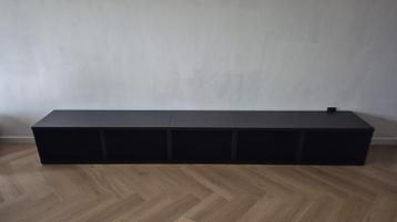 Besta tv kast zwart bruin.