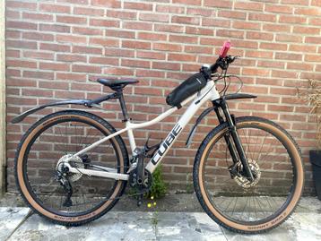 CUBE WS RACE + Accessories  beschikbaar voor biedingen