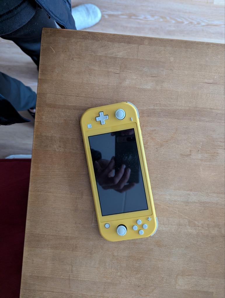 Nintendo switch lite ( geel / yellow ), Ophalen of Verzenden, Geel, Zo goed als nieuw