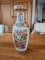 Vintage Chinese Vaas met Bloemenmotief, Antiek en Kunst, Antiek | Vazen, Ophalen of Verzenden