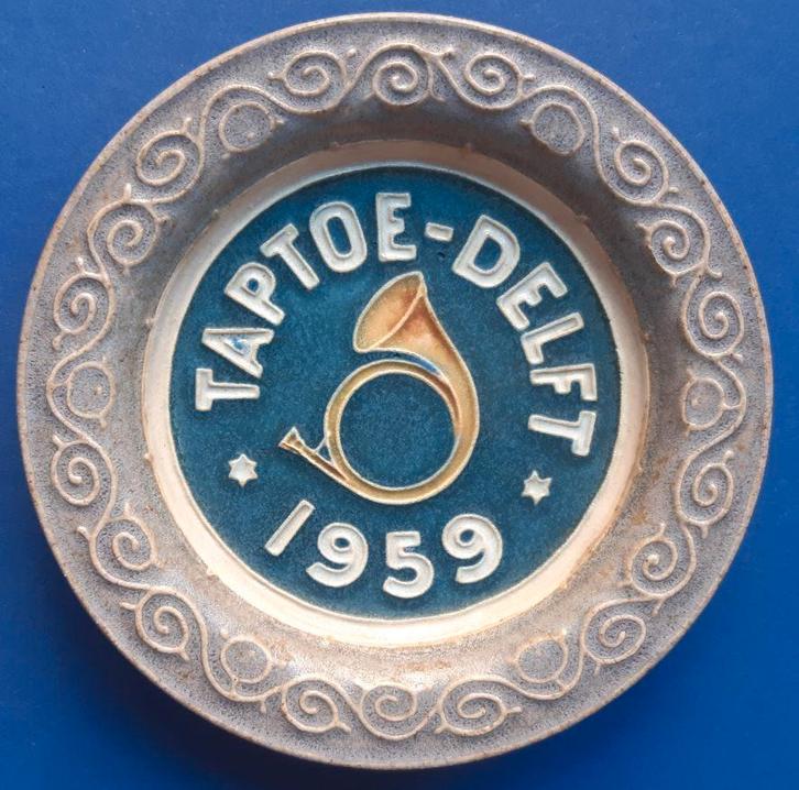 Porceleyne Fles 1959 6e Taptoe Breda Cloisonné bordje KMA (2, Antiek en Kunst, Antiek | Wandborden en Tegels, Ophalen of Verzenden