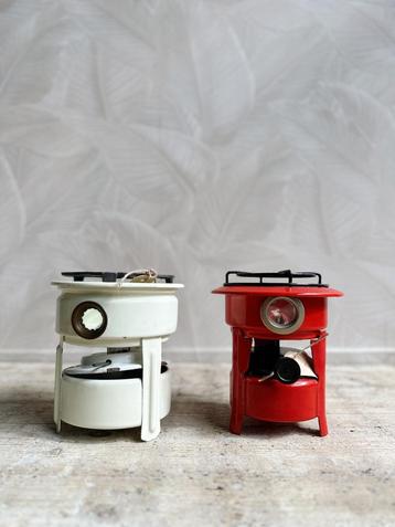 Vintage petroleumstellen rood en gebroken wit / creme beschikbaar voor biedingen