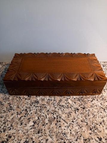 Houten opbergbox mahonie  beschikbaar voor biedingen