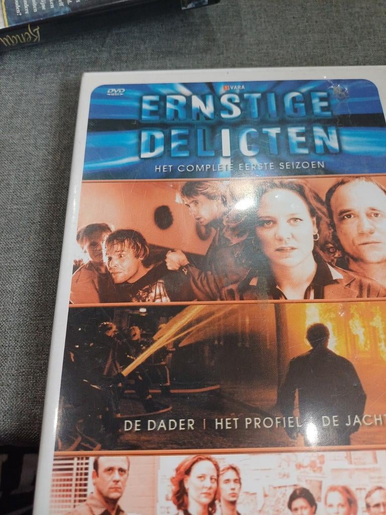 Ernstige demicten seizoen 1, Alle leeftijden, Verzenden, Zo goed als nieuw, Komedie