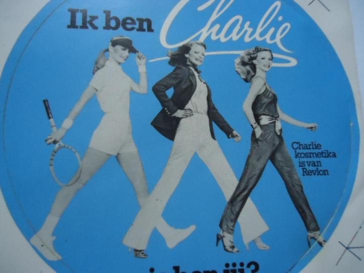 sticker oud Charlie Revlon parfum cosmetics retro cosmetica, Verzamelen, Stickers, Zo goed als nieuw, Bedrijf of Vereniging, Verzenden