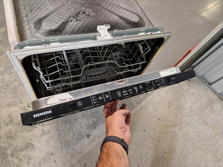 SIEMENS Zeer Goede Volledig Inbouw Vaatwasser !! 155 EURO !!, Witgoed en Apparatuur, Vaatwasmachines, Zo goed als nieuw, Inbouw