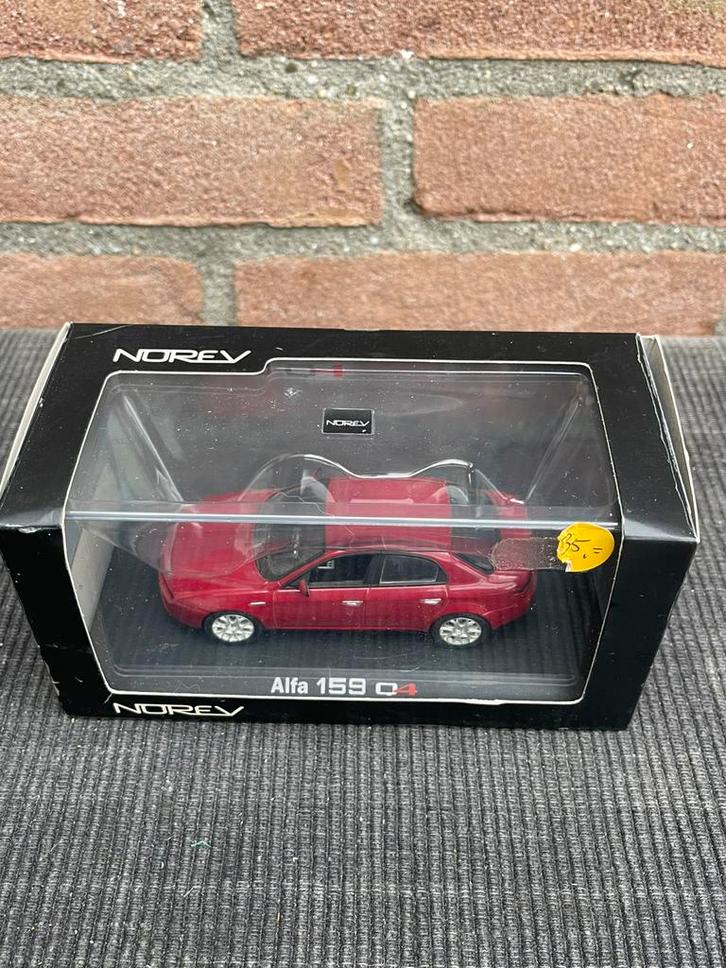 1:43 Norev Alfa Romeo 159 Q4 …….. 35,-, Hobby en Vrije tijd, Modelauto's | 1:43, Zo goed als nieuw, Auto, Overige merken, Ophalen of Verzenden