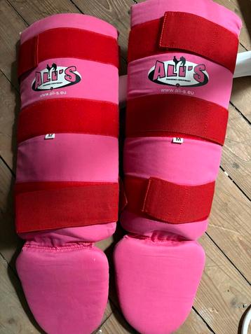 Kickboks scheenbeschermers bijna nieuw beschikbaar voor biedingen