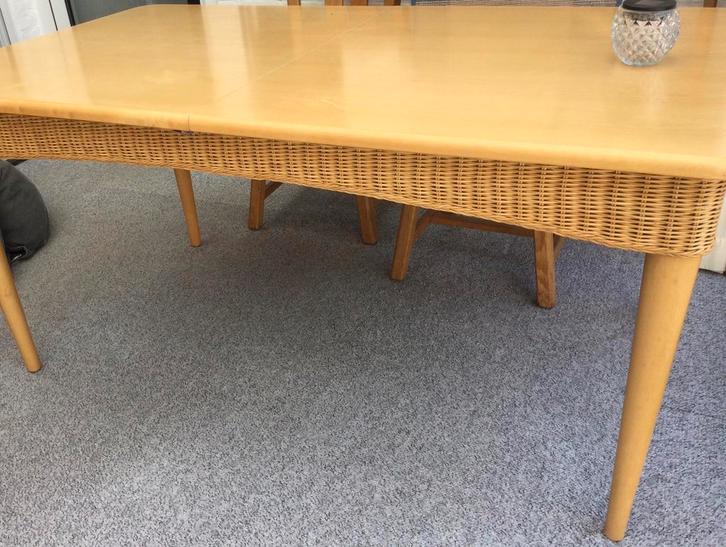 Zgan. Uittrekbare eettafel, lichteiken look met riet accent, Huis en Inrichting, Tafels | Eettafels, Zo goed als nieuw, 50 tot 100 cm