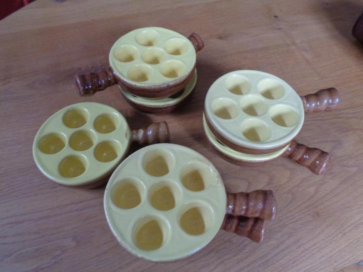 7 stuks esgargots ovenpotjes. Doorsnee: 12 cm ., Huis en Inrichting, Keuken | Servies, Zo goed als nieuw, Overige typen, Overige stijlen