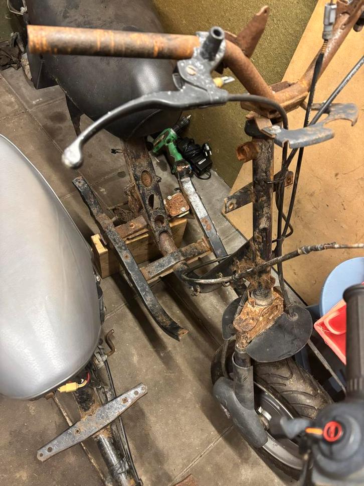 Peugeot Zenith Onderdelen voor kleine prijs, Fietsen en Brommers, Brommeronderdelen | Scooters, Gebruikt, Peugeot, Frame, Ophalen of Verzenden