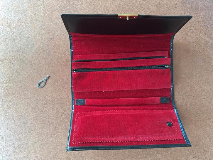 Elegant reisetui voor Sieraden met slotje- Zwart, Sieraden, Tassen en Uiterlijk, Beautycases, Zo goed als nieuw, Hardcase, Zwart