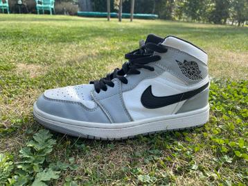 Jordan Sneakers Grijs - Zo goed als nieuw beschikbaar voor biedingen