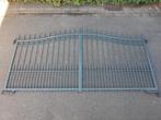 Dubbele inrijpoort met looppoort, grijs sierhekwerk, Ophalen, Gebruikt, 150 tot 200 cm, IJzer