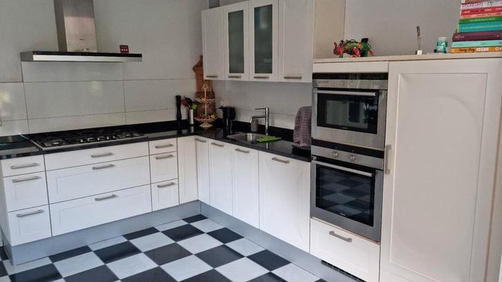 Komplete keuken, Huis en Inrichting, Keuken | Complete keukens, Zo goed als nieuw, Hoekkeuken, Graniet of Steen, Ophalen of Verzenden