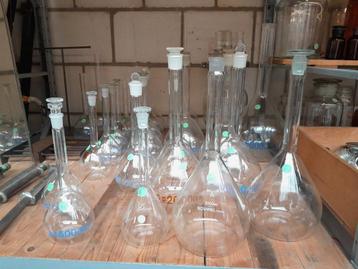 Vintage laboratorium glas  beschikbaar voor biedingen