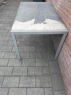 Gratis Tuintafel, heeft een schuur beurt en verf likje nodig, Ophalen, Gebruikt, Rechthoekig, Metaal