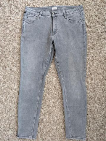S.Oliver jeans maat 42 grijs beschikbaar voor biedingen