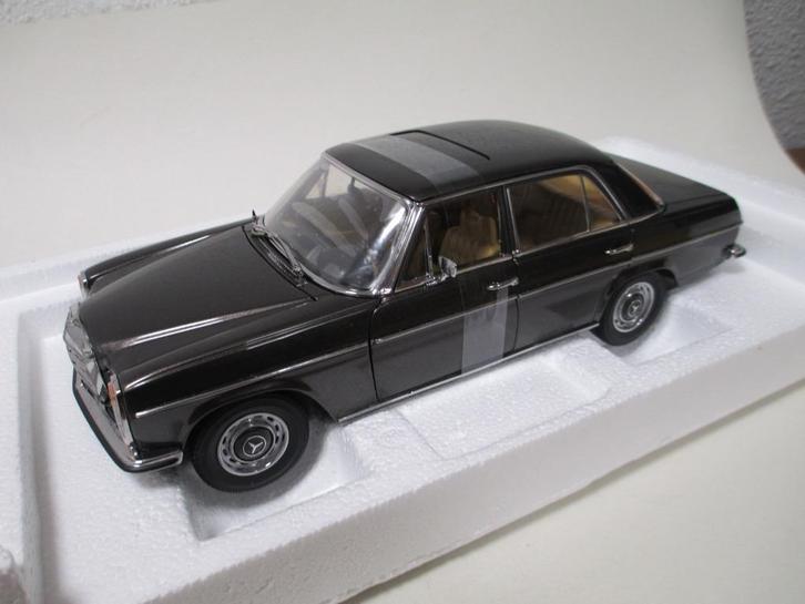 Mercedes-Benz Strich 8 Saloon 1/18 Sunstar Platinum, Hobby en Vrije tijd, Modelauto's | 1:18, Nieuw, Auto, Sun Star, Ophalen of Verzenden