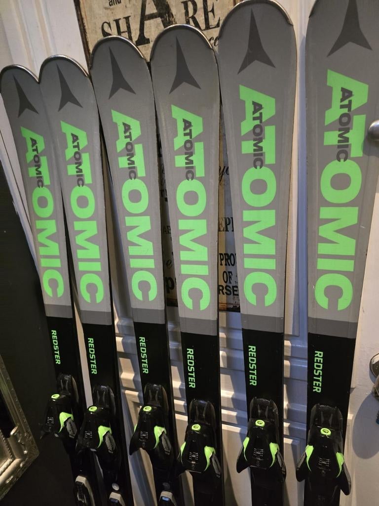 ATOMIC REDSTER XT WOODCORE TITANIUM CARVE SKIS, 160 tot 180 cm, Ophalen of Verzenden, Zo goed als nieuw, Carve