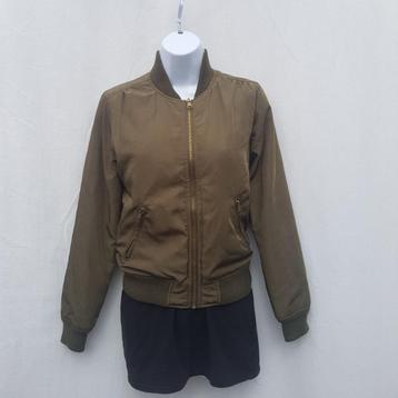 Warme groene jas. Mt S. Merk Bershka beschikbaar voor biedingen