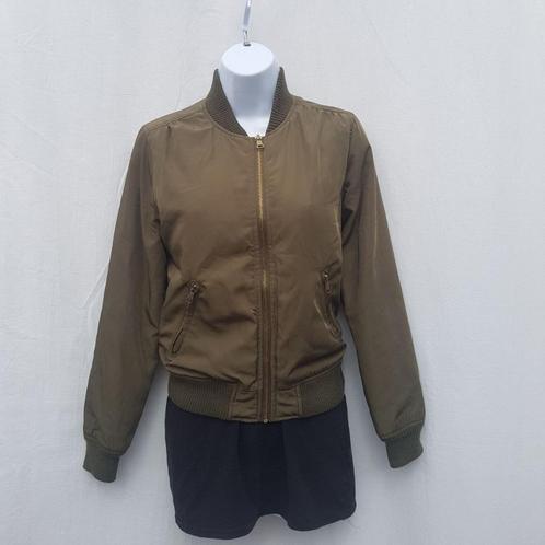 Warme groene jas. Mt S. Merk Bershka, Kleding | Dames, Jassen | Winter, Zo goed als nieuw, Maat 36 (S), Groen, Ophalen of Verzenden