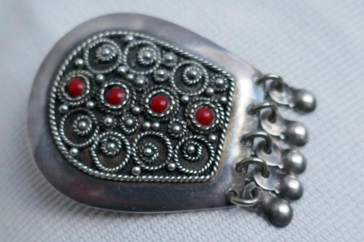 Zilveren Hanger/Broche met Bloedkoralen, Sieraden, Tassen en Uiterlijk, Antieke sieraden, Broche, Zilver, Met edelsteen, Verzenden
