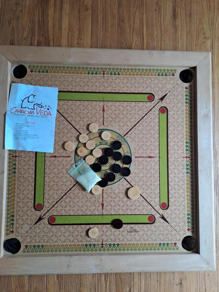 Carrom bordspel - 70x70cm (Veda), Hobby en Vrije tijd, Gezelschapsspellen | Bordspellen, Gebruikt, Een of twee spelers, Drie of vier spelers