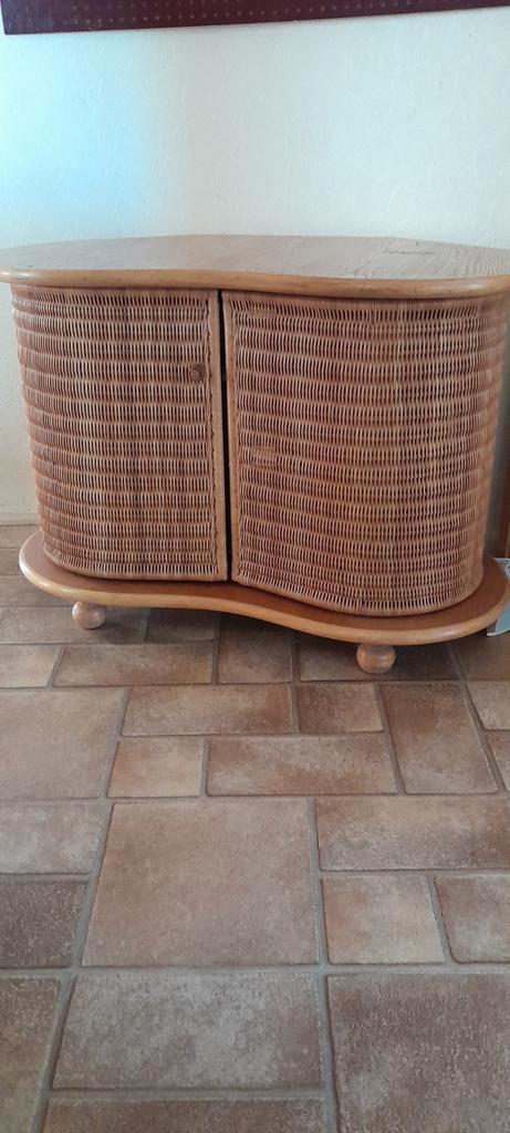 Kastje met ronde hoeken met rieten deurtjes, Huis en Inrichting, Kasten | Dressoirs, Gebruikt, 50 tot 100 cm, 25 tot 50 cm, Ophalen