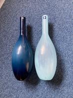 2  merk vaas, Blauw, Ophalen of Verzenden, Minder dan 50 cm, Glas