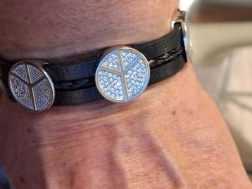Armband met magneet sluiting beschikbaar voor biedingen