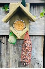 Te koop: Vogelvoederhuisje met voerpakket!, Ophalen of Verzenden, Nieuw