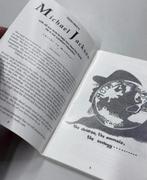 The healing Touch of Michael Jackson - 1990 zeldzaam boekje, Verzamelen, Ophalen of Verzenden, A, A, Boek, Tijdschrift of Artikel
