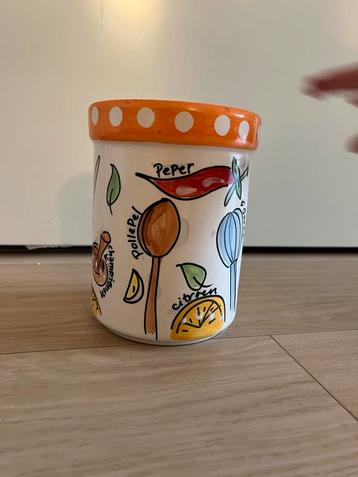 Blond keukenpot beschikbaar voor biedingen